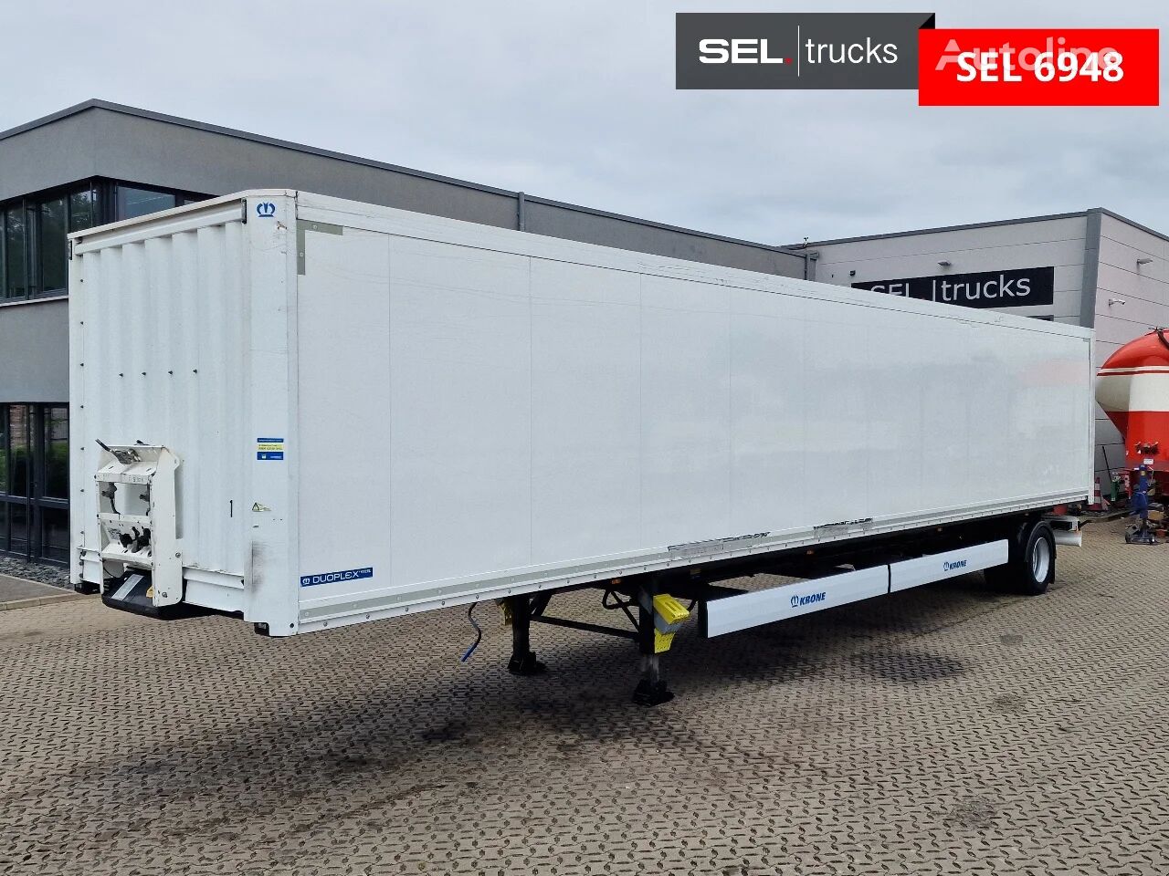 Krone SE Rolltor closed box semi-trailer
