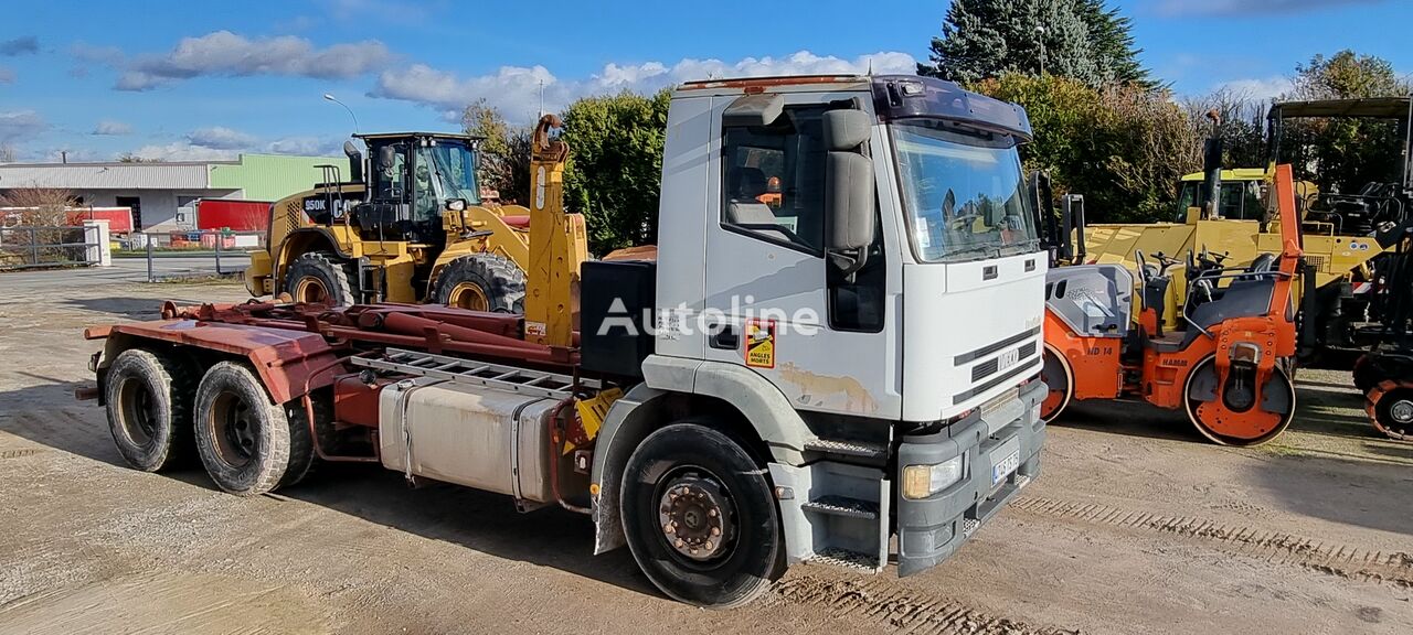 IVECO 260E35 hook lift truck