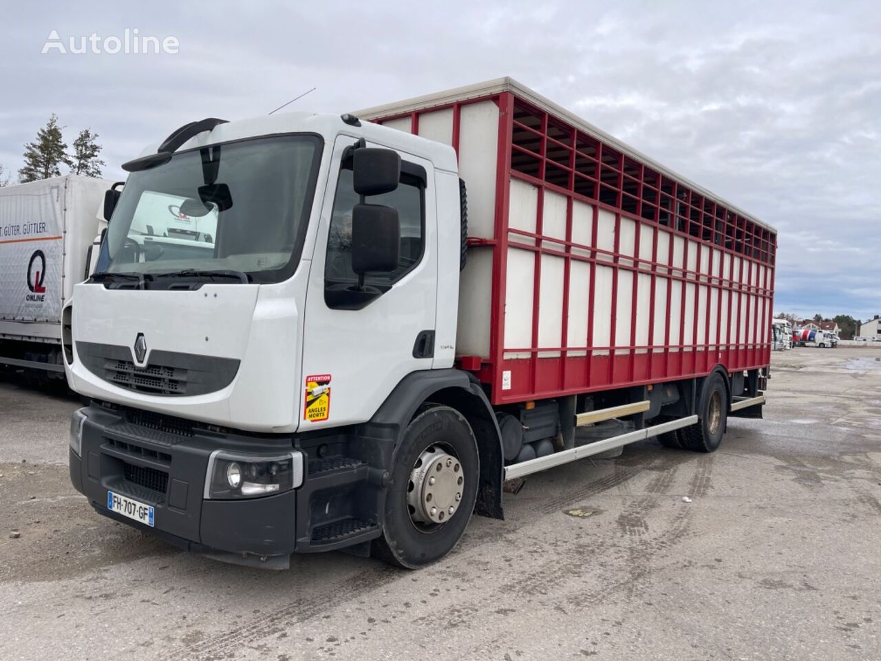 Renault 370 livestock truck