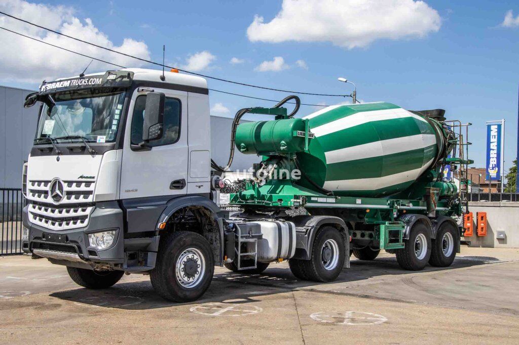 Mercedes-Benz AROCS 1943 AS 4X4+LIEBHERR 10M3 (2014) truck tractor